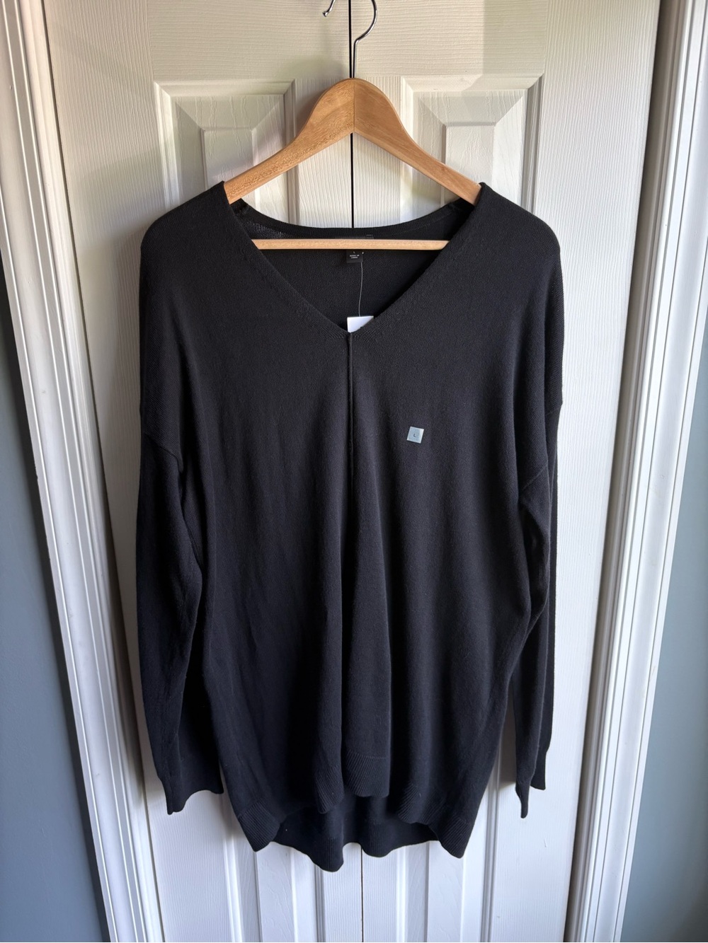 Ann Taylor Factory Womens Long Sleeve Black V-Neck Sweater Size Large NWT